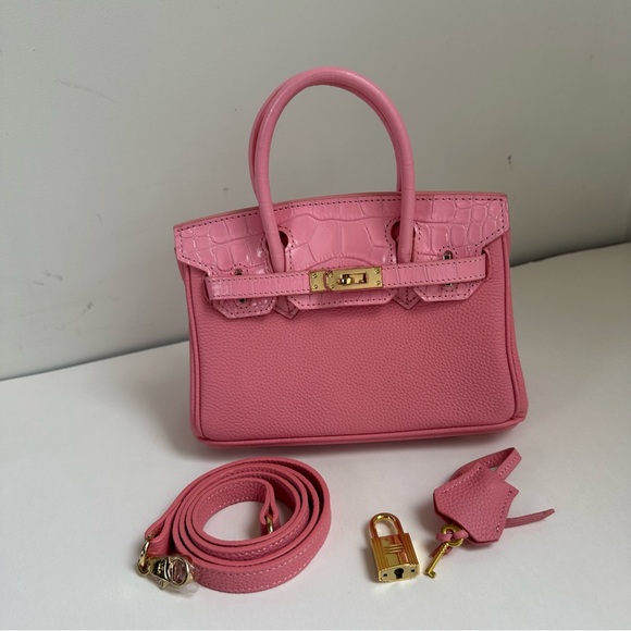 Classic Mini Leather Hangbag Gold Lock - Picture 1 of 14